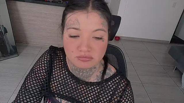 Unatatuada online show from November 2025 07:35:02 PM