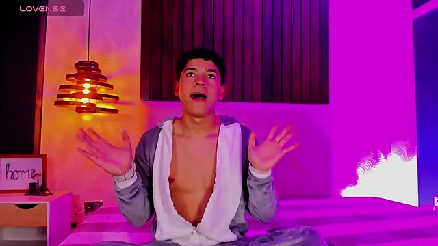 SandroVeyra online show from October 2025 04:00:01 AM