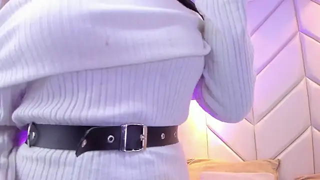 Snapshot of AishaValcazar chatting on February 2026 04:01:02 AM AishaValcazar online show from February 2026 04:01:02 AM