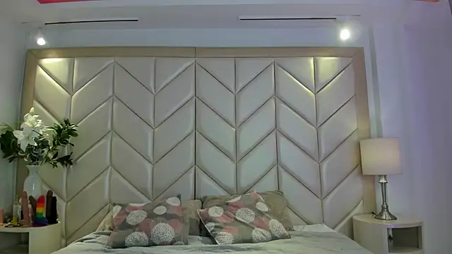 Snapshot of AishaValcazar chatting on February 2026 04:02:02 AM AishaValcazar online show from February 2026 04:02:02 AM