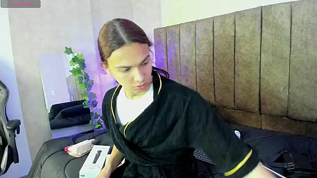 Almaazz online show from October 2025 08:53:02 PM