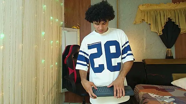 Snapshot of fire_drako_ chatting on March 2026 05:00:01 AM fire drako online show from March 2026 05:00:01 AM