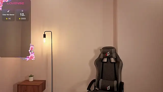 Frences Eyes online show from November 2025 01:33:01 PM