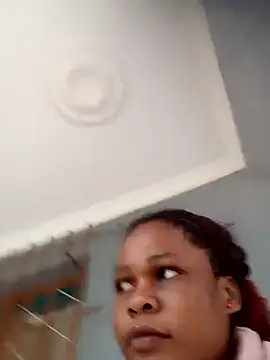 Snapshot of BlondieBitch chatting on October 2025 01:45:02 PM BlondieBitch online show from October 2025 01:45:02 PM