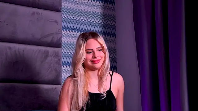 YssabelFox online show from December 2025 02:45:02 PM