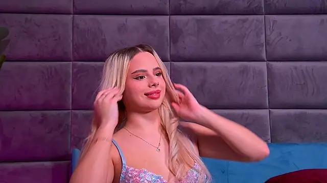 YssabelFox online show from December 2025 02:46:01 PM