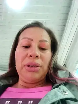 LaraCaliente online show from January 2026 06:23:01 PM