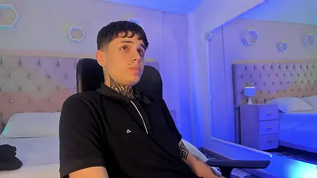 Declan-Fox online show from October 2025 04:35:02 AM