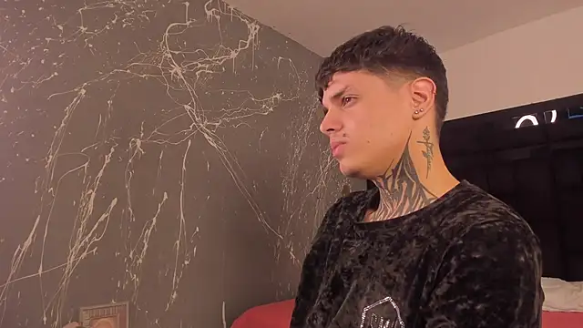 Declan-Fox online show from November 2025 04:01:01 AM