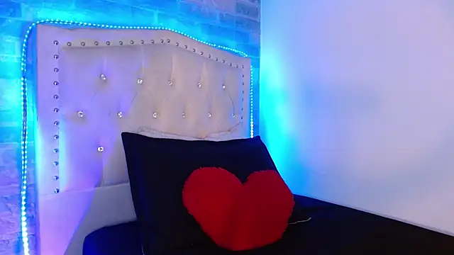 oliviarichard  online show from November 2025 05:23:01 PM