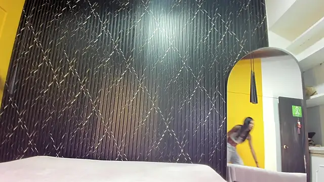 Miss Ariaa online show from November 2025 01:31:01 PM