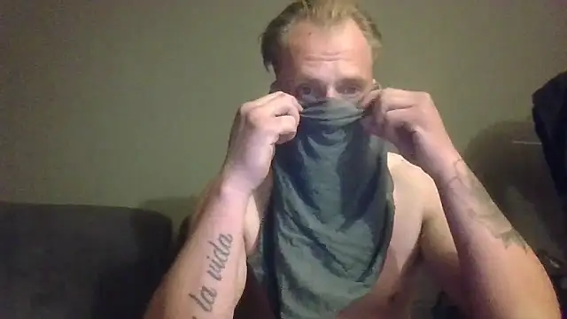 Snapshot of steef070 chatting on May 2026 11:34:04 PM steef070 online show from May 2026 11:34:04 PM