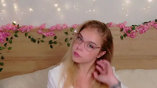 Lilith Bonheur online show from October 2025 08:09:02 PM