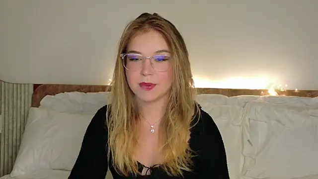 Snapshot of Lilith_Bonheur chatting on February 2026 02:59:02 PM Lilith Bonheur online show from February 2026 02:59:02 PM