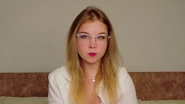 Snapshot of Lilith_Bonheur chatting on February 2026 09:09:02 PM Lilith Bonheur online show from February 2026 09:09:02 PM