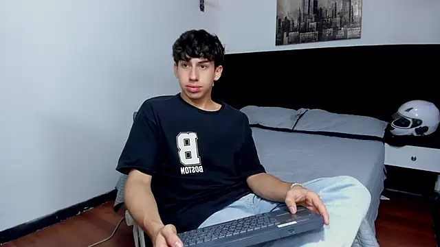 Aaron Spencer13 online show from September 2025 12:49:02 PM