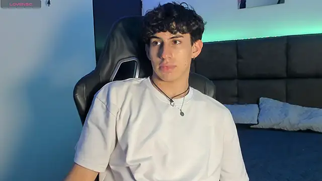 Aaron Spencer13 online show from October 2025 07:04:02 PM