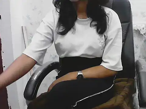 short girl  online show from February 2026 05:55:02 PM