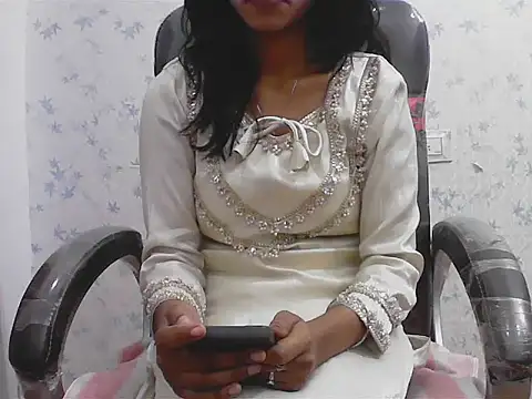 short girl  online show from April 2026 04:33:02 PM