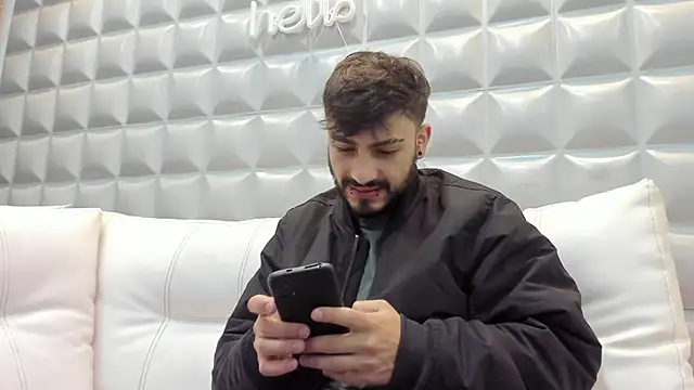 Jack Daniel   online show from November 2025 01:33:02 PM