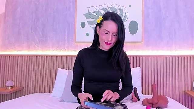 Coco-balenciaga online show from October 2025 11:54:02 AM