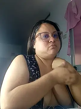 Chiki hot92 online show from October 2025 06:20:01 PM