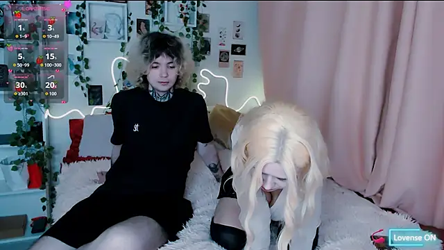 Snapshot of meow_on_da_cam chatting on November 2025 09:27:02 PM meow on da cam online show from November 2025 09:27:02 PM