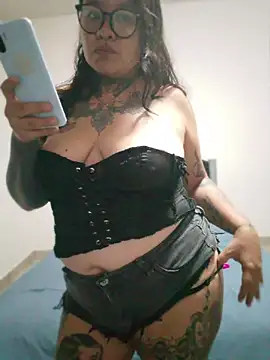 Snapshot of agnesvela chatting on July 2026 04:33:02 AM agnesvela online show from July 2026 04:33:02 AM
