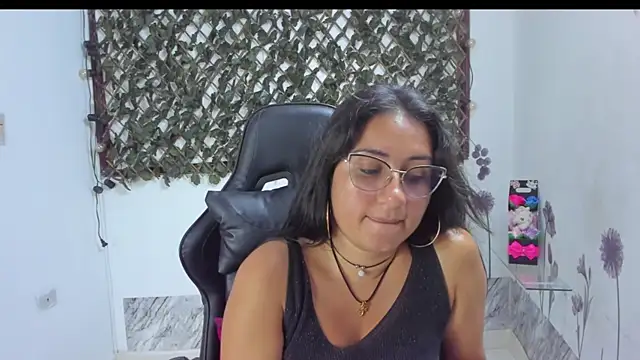 Luna021 1 online show from November 2025 07:47:01 PM