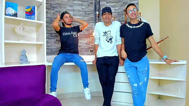 Juicy Creww online show from September 2025 12:27:02 PM