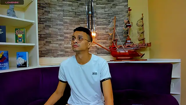 Juicy Creww online show from October 2025 11:08:02 AM