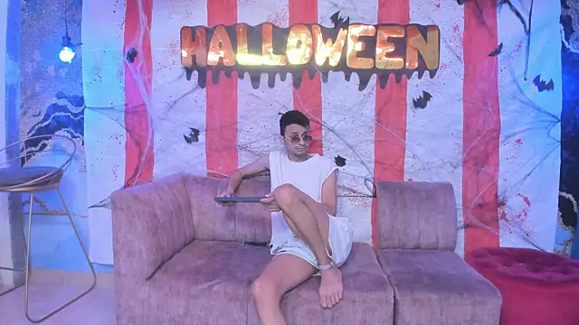 Juicy Creww online show from October 2025 09:43:02 AM