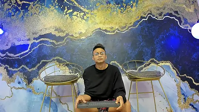 Juicy Creww online show from November 2025 09:55:02 AM