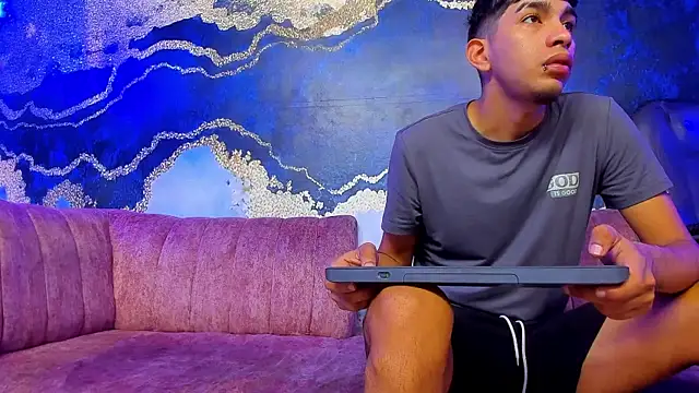 Juicy Creww online show from November 2025 08:46:02 AM