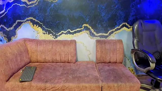 Juicy Creww online show from November 2025 09:28:02 AM