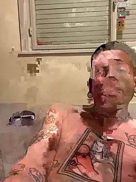 Snapshot of juicytatts23 chatting on October 2025 09:15:01 PM juicytatts23 online show from October 2025 09:15:01 PM