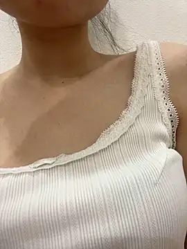 Snapshot of Bella_sexy98 chatting on October 2025 04:35:02 AM Bella sexy98 online show from October 2025 04:35:02 AM