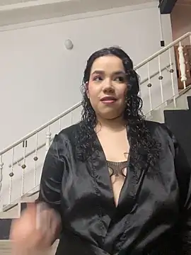 krisstenSantos online show from November 2025 12:30:01 PM