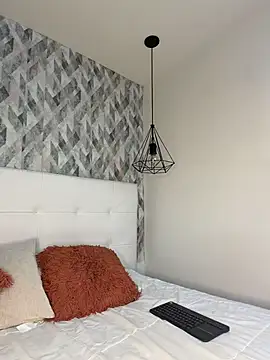 krisstenSantos online show from February 2026 01:29:01 PM