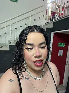 krisstenSantos online show from April 2026 03:01:01 PM