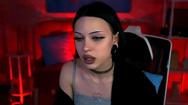 MiaCain online show from September 2025 01:01:01 PM