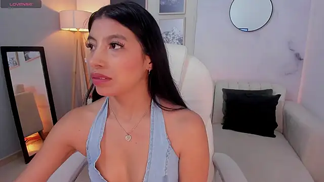 Tiffany Low online show from November 2025 12:03:01 PM