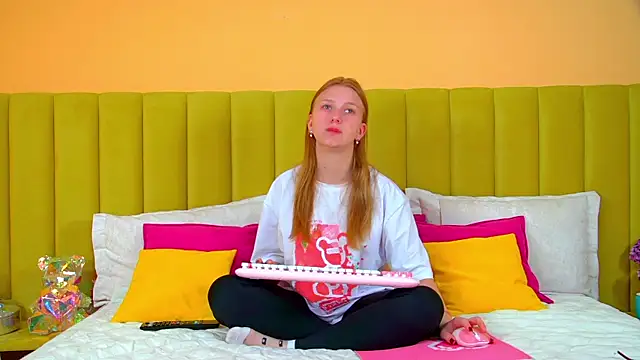 Snapshot of BeatriceBinoche chatting on September 2025 06:29:02 AM BeatriceBinoche online show from September 2025 06:29:02 AM