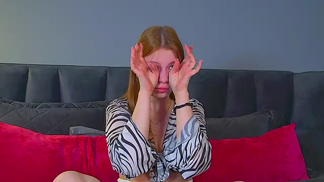 Snapshot of BeatriceBinoche chatting on November 2025 06:52:01 PM BeatriceBinoche online show from November 2025 06:52:01 PM