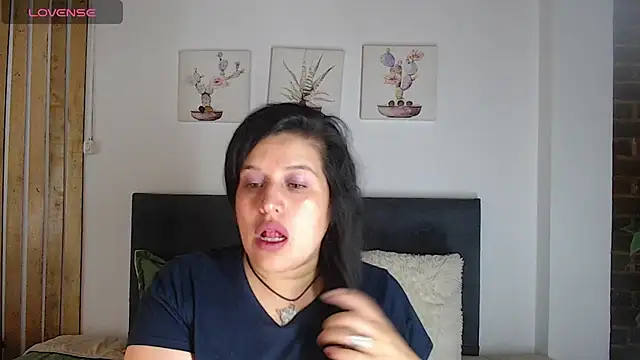 Andrea secret  online show from November 2025 01:00:02 PM