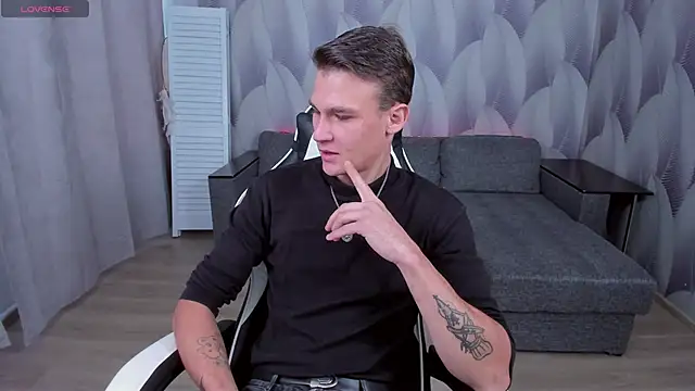 AdamGold01 online show from October 2025 01:17:02 PM