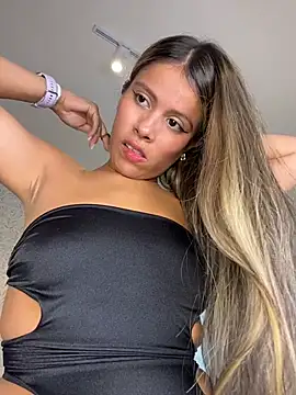 EMILIIA RICHTER   online show from December 2025 07:44:01 PM