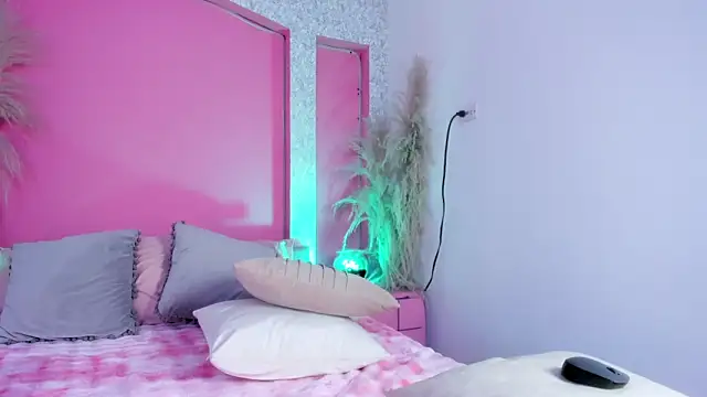 Peytonn Monroe online show from February 2026 07:50:02 PM