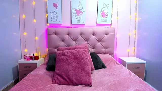 Snapshot of Issaa_Tyler chatting on February 2026 03:22:01 AM Issaa Tyler online show from February 2026 03:22:01 AM