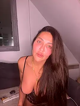 Lara khalifaa online show from November 2025 12:31:02 AM